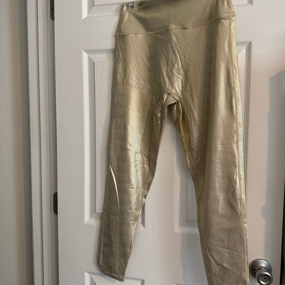 NWOT - BuffBunny Gold leggings
